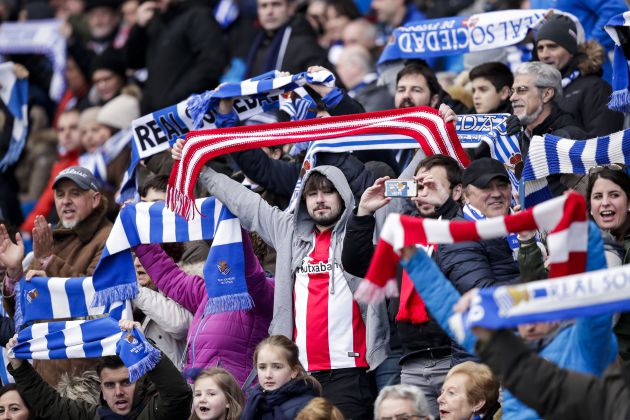 Aficionados de Real Sociedad y AThletic Club unidos en el Reale Arena Aficionados de Real Sociedad y AThletic Club unidos en el Reale Arena