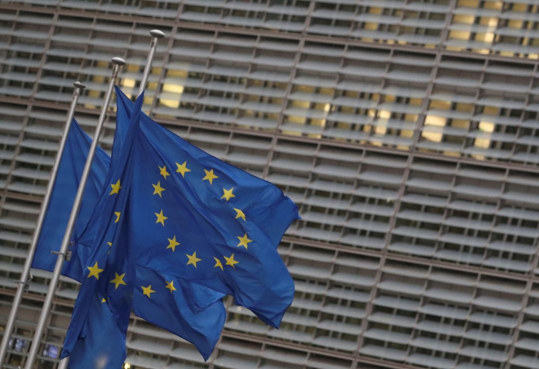 Banderas de la Unión frente a la sede de la Comisión Europea Banderas de la Unión frente a la sede de la Comisión Europea