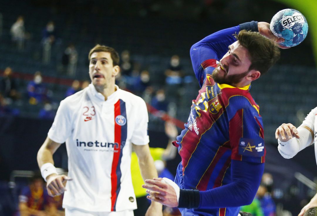 Ludovic Fabregas lanza desde la zona de seis metros Ludovic Fabregas lanza desde la zona de seis metros