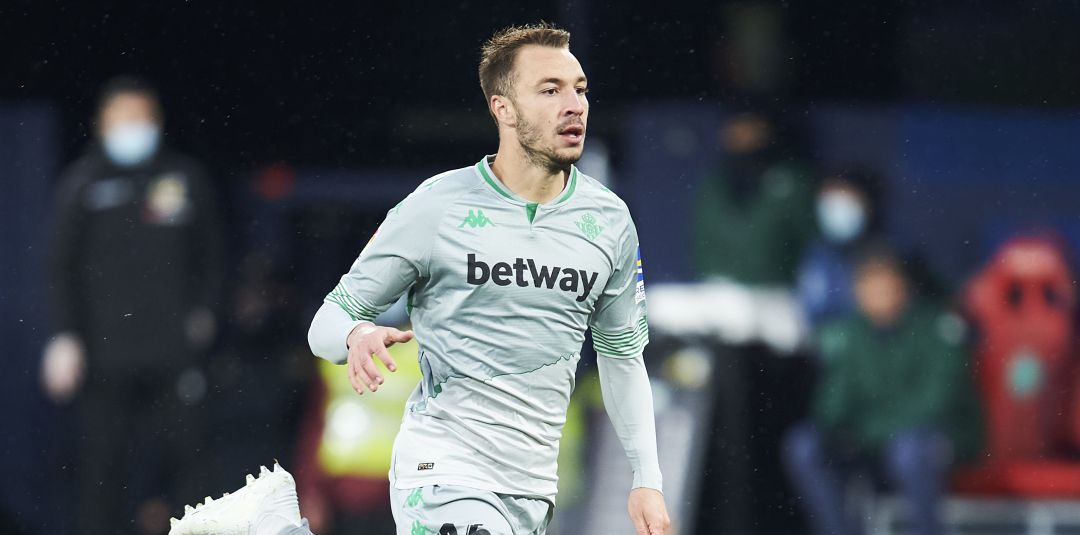 Loren Morón, durante un partido con el Real Betis Loren Morón, durante un partido con el Real Betis