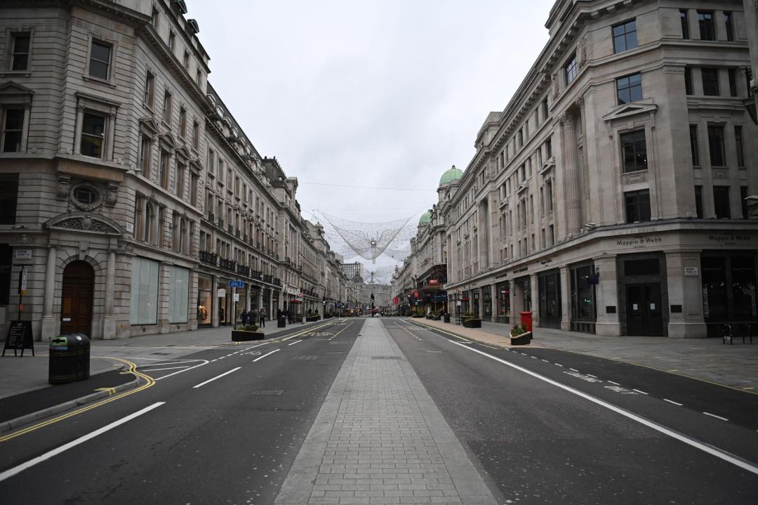Vista de una inusualmente vacía Regent Street, este sábado en Londres. Vista de una inusualmente vacía Regent Street, este sábado en Londres.