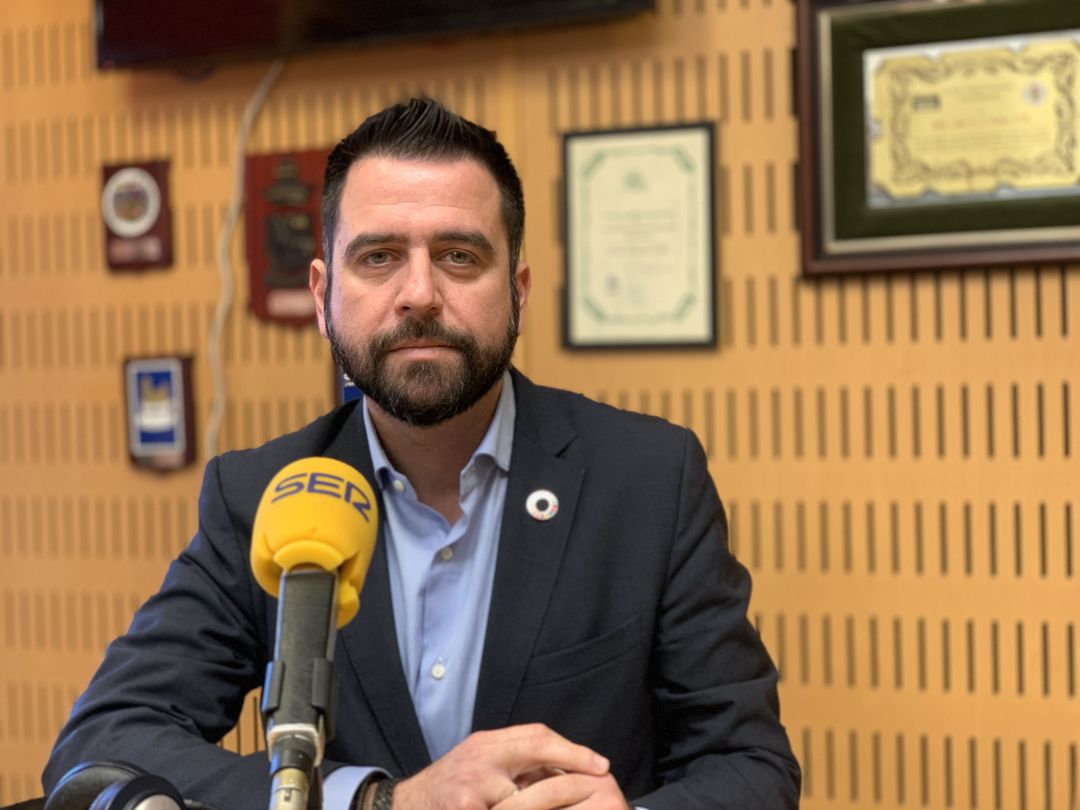 El delegado de la Zona Franca de Cádiz, Fran González, en los estudios de Radio Cádiz El delegado de la Zona Franca de Cádiz, Fran González, en los estudios de Radio Cádiz