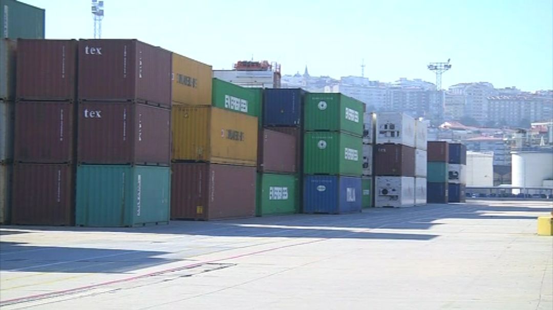 Contenedores en el Puerto de Vigo. Contenedores en el Puerto de Vigo.