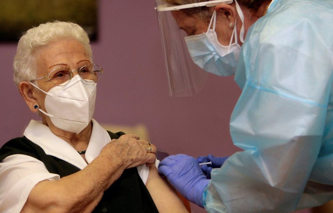 Carmen Carboné ha sido la enfermera que ha puesto la primera vacuna del Covid-19 en España Carmen Carboné ha sido la enfermera que ha puesto la primera vacuna del Covid-19 en España
