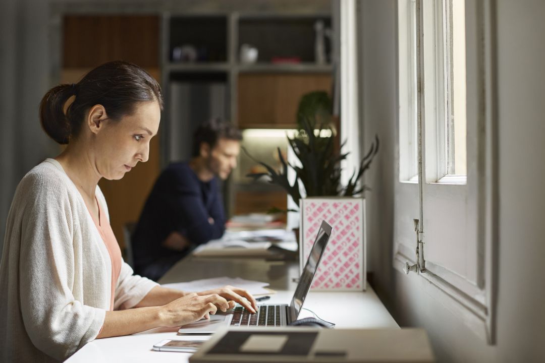 Con el confinamiento, el teletrabajo se incrementó hasta alcanzar el 34% de la población durante aquellas semanas Con el confinamiento, el teletrabajo se incrementó hasta alcanzar el 34% de la población durante aquellas semanas