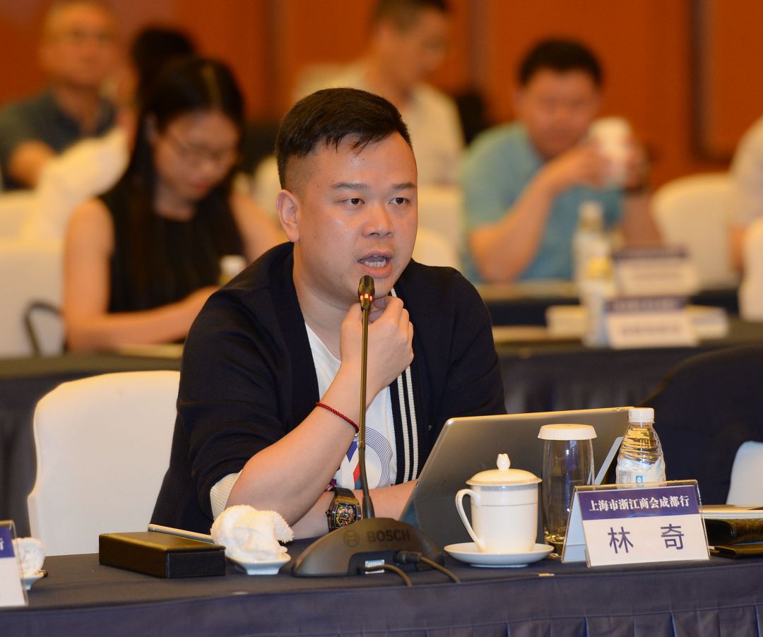 Lin Qi en una conferencia en 2018 Lin Qi en una conferencia en 2018