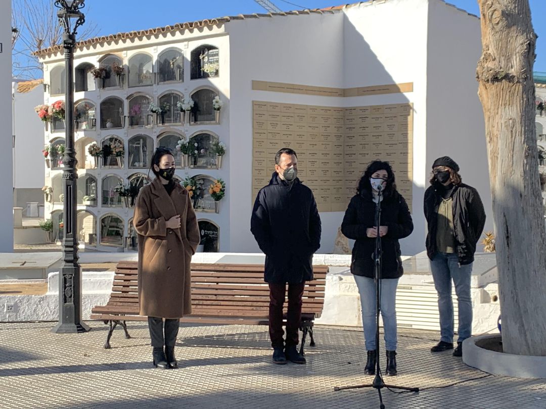 Un momento durante la presentación del III Plan de Fosas en el cementerio de Figueretes Un momento durante la presentación del III Plan de Fosas en el cementerio de Figueretes