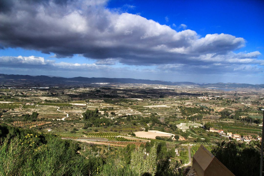 Una vista panoràmica de la Vall d'Albaida Una vista panoràmica de la Vall d'Albaida