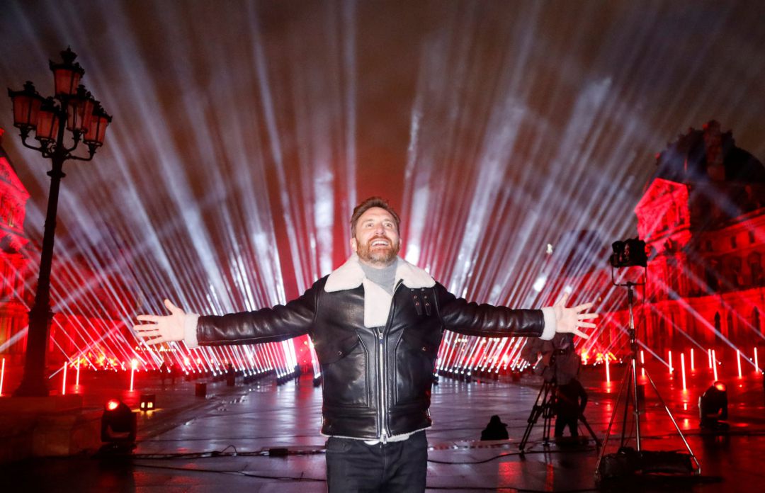 David Guetta dará un concierto de Nochevieja desde la Pirámide del Louvre. David Guetta dará un concierto de Nochevieja desde la Pirámide del Louvre.