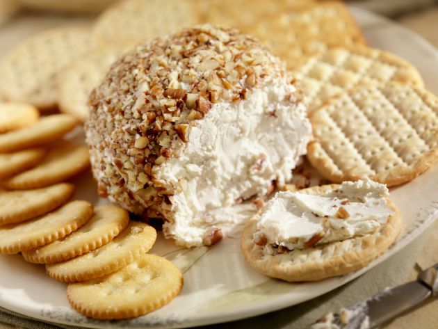Bolitas de queso y frutos secos. Bolitas de queso y frutos secos.