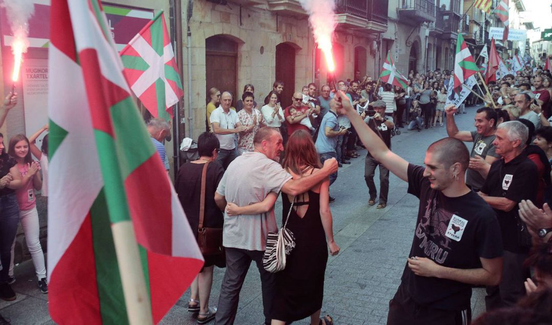 Por territorios, 92 tuvieron lugar en Bizkaia, 60 en Gipuzkoa, 30 en Navarra, 6 en Álava, 2 en el País Vasco francés y uno en Madrid, otro en Murcia y otro en Barcelona Por territorios, 92 tuvieron lugar en Bizkaia, 60 en Gipuzkoa, 30 en Navarra, 6 en Álava, 2 en el País Vasco francés y uno en Madrid, otro en Murcia y otro en Barcelona