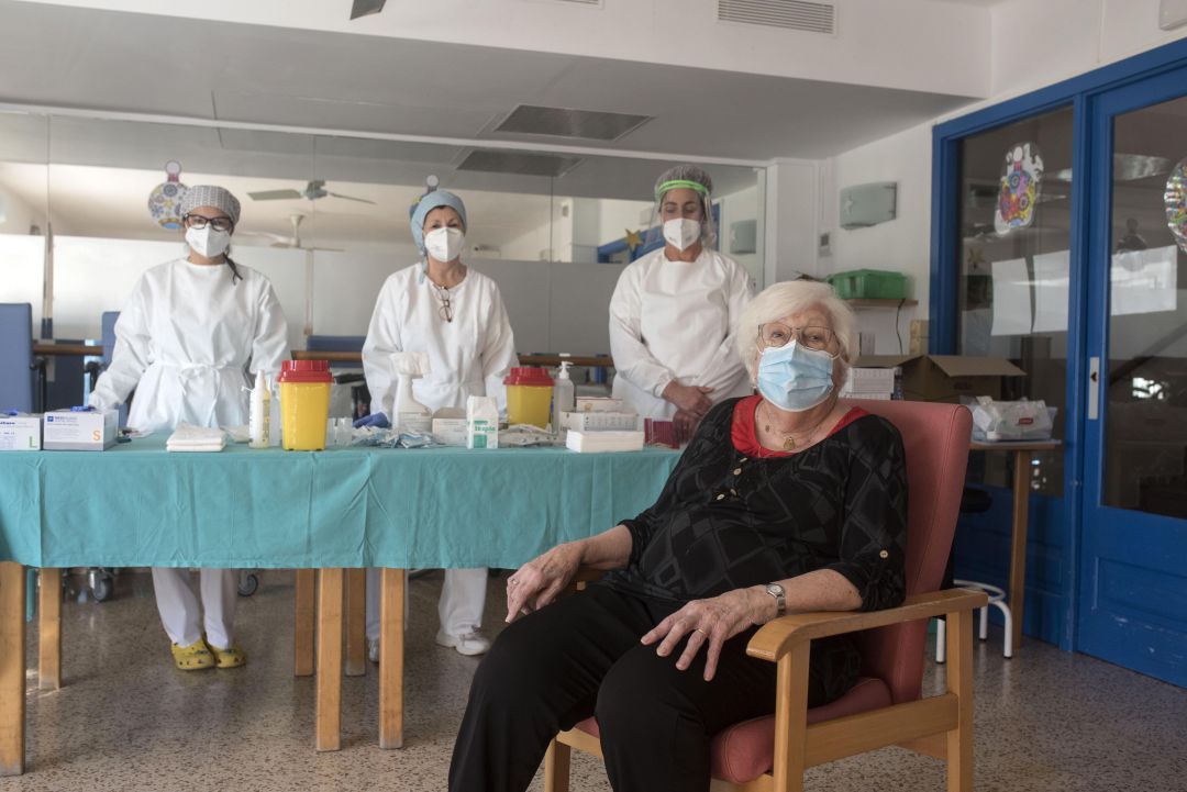 Primera pacient en vacunar-se, aquest dimecres a Maó Primera pacient en vacunar-se, aquest dimecres a Maó