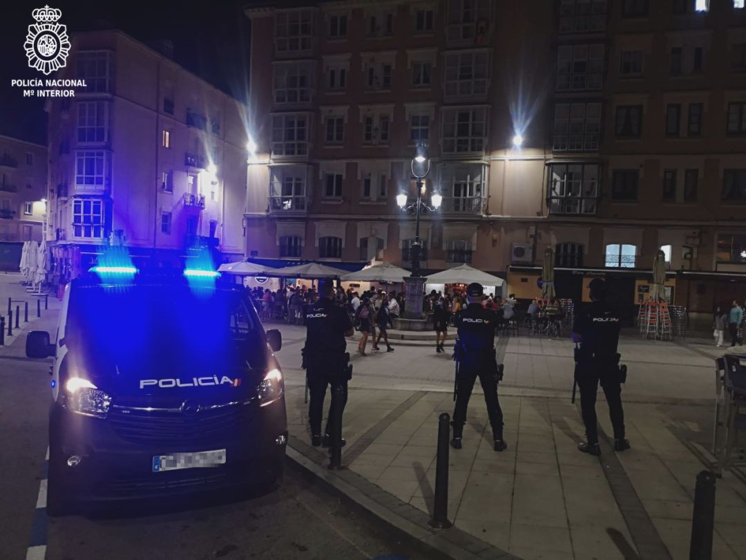Dispositivo de la Policia Nacional en la Plaza de Cañadio en Santander. Dispositivo de la Policia Nacional en la Plaza de Cañadio en Santander.