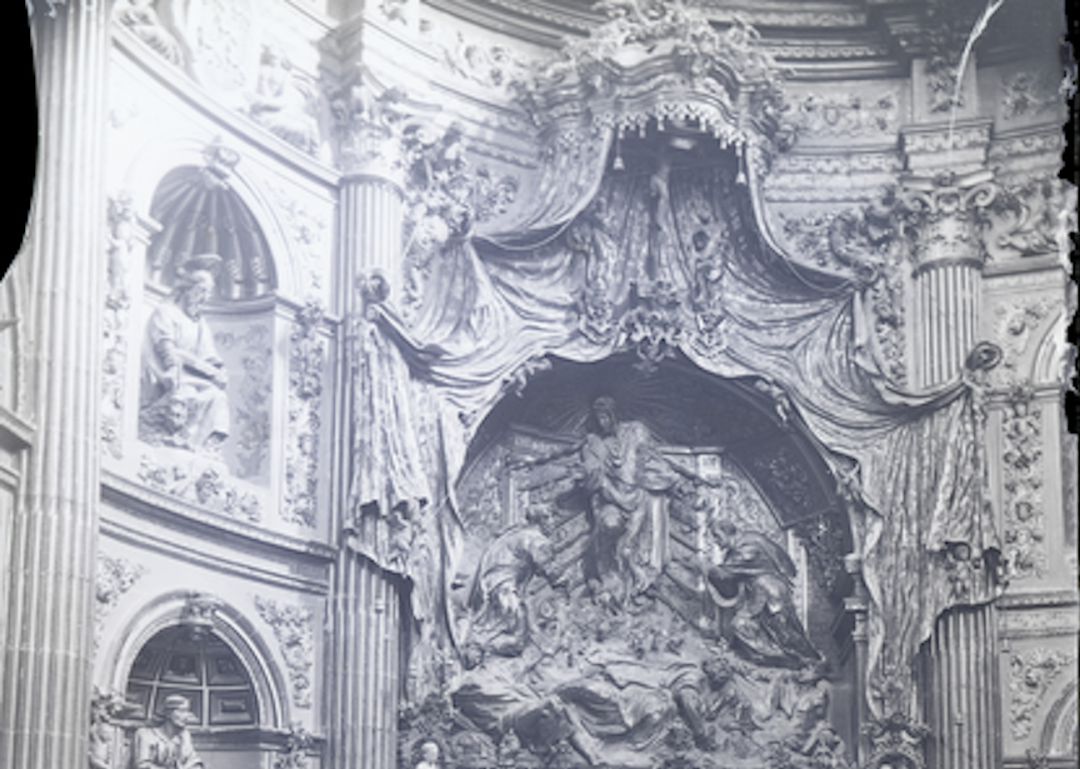 Calvario de Alonso de Berruguete que antes de 1936 presidía el Altar Mayor de la Sacra Capilla del Salvador Calvario de Alonso de Berruguete que antes de 1936 presidía el Altar Mayor de la Sacra Capilla del Salvador