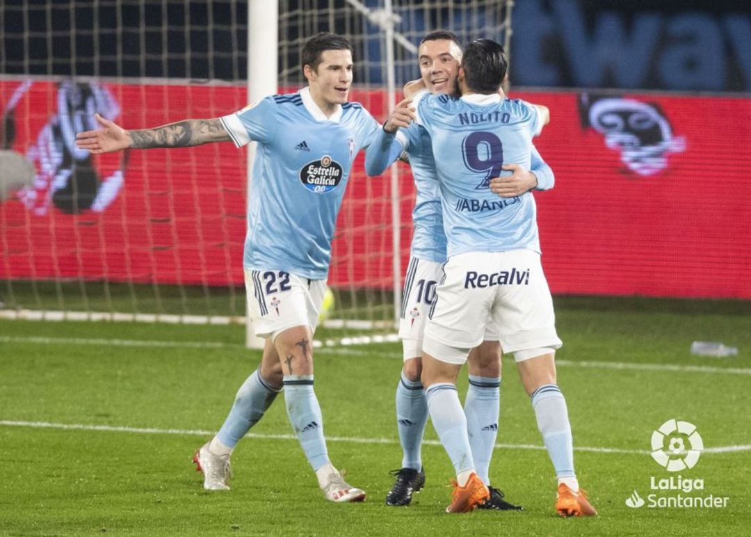 Santi Mina, Iago Aspas y Nolito celebran uno de los goles del Celta al Huesca. Santi Mina, Iago Aspas y Nolito celebran uno de los goles del Celta al Huesca.