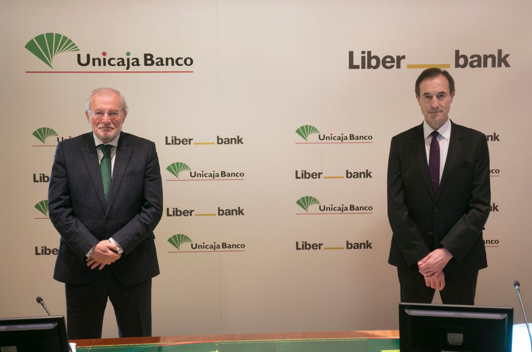 Azuaga y Menéndez duranta la presentación del proyecto de fusión Azuaga y Menéndez duranta la presentación del proyecto de fusión