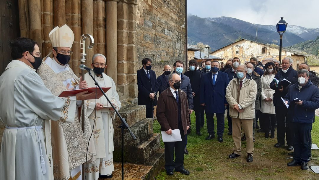 Acto de Apertura de la Puerta del Perdón de Villafranca Acto de Apertura de la Puerta del Perdón de Villafranca