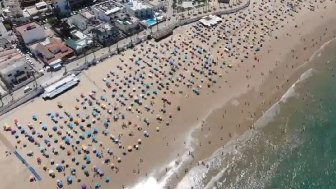 Vista aérea de la playa de Regla de Chipiona este verano Vista aérea de la playa de Regla de Chipiona este verano