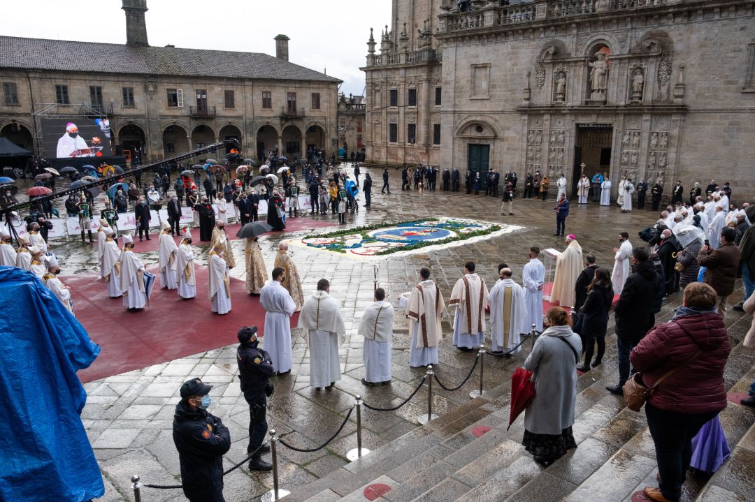 Autoridades Plíticas y Religiosas, durante el acto solemne de apertura de la Puerta Santa de la Catedral de Santiago, que da inicio al Año Santo 2021. Autoridades Plíticas y Religiosas, durante el acto solemne de apertura de la Puerta Santa de la Catedral de Santiago, que da inicio al Año Santo 2021.