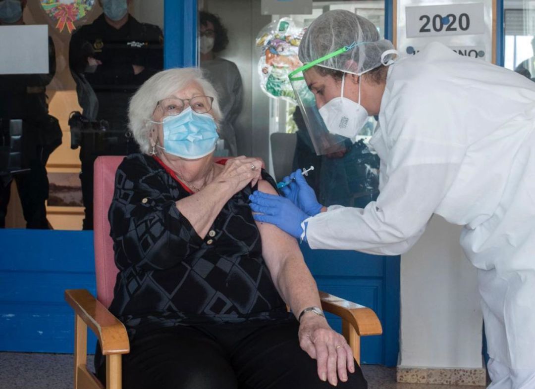 La vacuna de la Covid que s'ha començat a distribuir fa unes hores a l'illa és la gran esperança per a 2021. La vacuna de la Covid que s'ha començat a distribuir fa unes hores a l'illa és la gran esperança per a 2021.