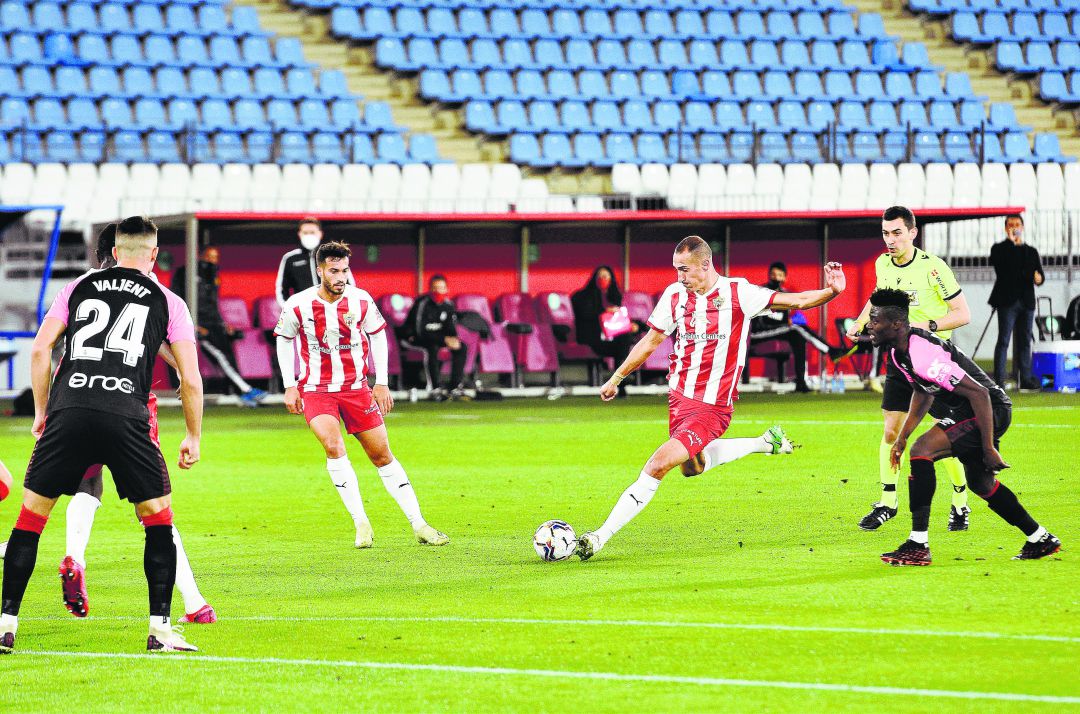 Radosav Petrovic en el partido contra el Real Mallorca. Radosav Petrovic en el partido contra el Real Mallorca.