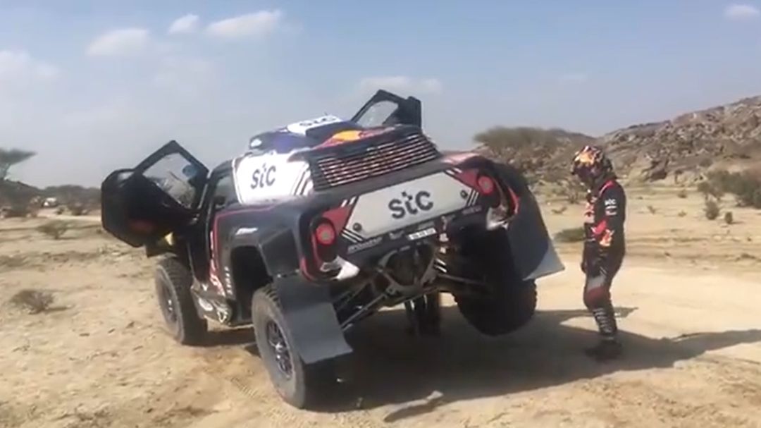 Carlos Sainz, en el momento del pinchazo Carlos Sainz, en el momento del pinchazo