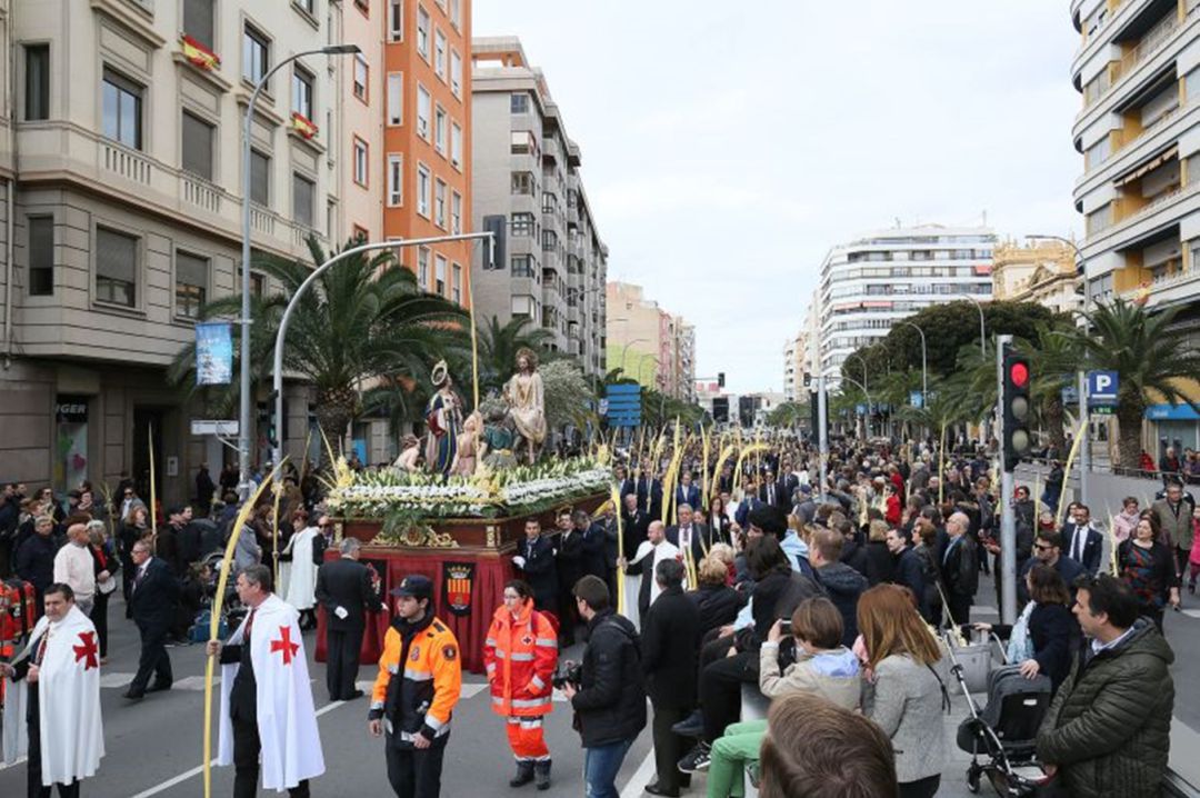 Imagen de archivo de una procesión de Semana Santa en Alicante Imagen de archivo de una procesión de Semana Santa en Alicante