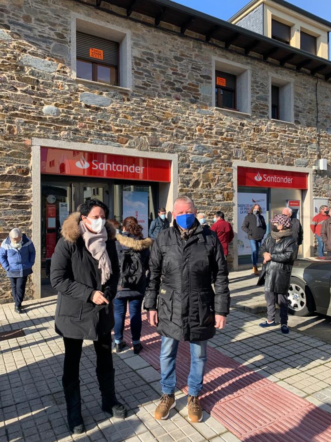 El concejal de Cubillos del PP, Pedro Jorge Fuertes, estuvo acompañado de otros representantes del PP como el alcalde de Puente de Domingo Flórez, Julio Arias, o la concejala del PP en Ponferrada, Rosa Luna. El concejal de Cubillos del PP, Pedro Jorge Fuertes, estuvo acompañado de otros representantes del PP como el alcalde de Puente de Domingo Flórez, Julio Arias, o la concejala del PP en Ponferrada, Rosa Luna.