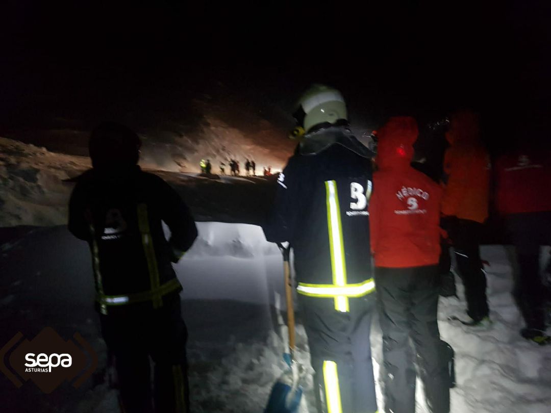 Efectivos trabajando en el operativo de búsqueda de los dos hombres. Efectivos trabajando en el operativo de búsqueda de los dos hombres.