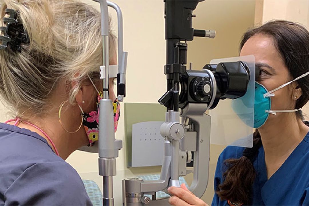 La COVID no afecta a la visión directamente, pero el confinamiento y las restricciones a la movilidad sí están teniendo un efecto indirecto en el deterioro de la salud visual La COVID no afecta a la visión directamente, pero el confinamiento y las restricciones a la movilidad sí están teniendo un efecto indirecto en el deterioro de la salud visual