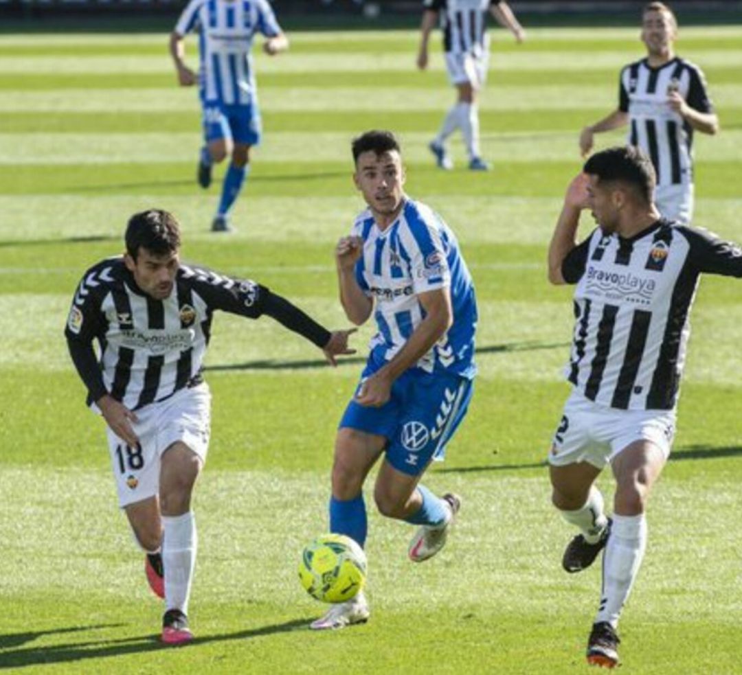 El Tenerife ha aprovechado una de las dos ocasiones de gol que ha generado en todo el partido para llevarse los tres puntos El Tenerife ha aprovechado una de las dos ocasiones de gol que ha generado en todo el partido para llevarse los tres puntos