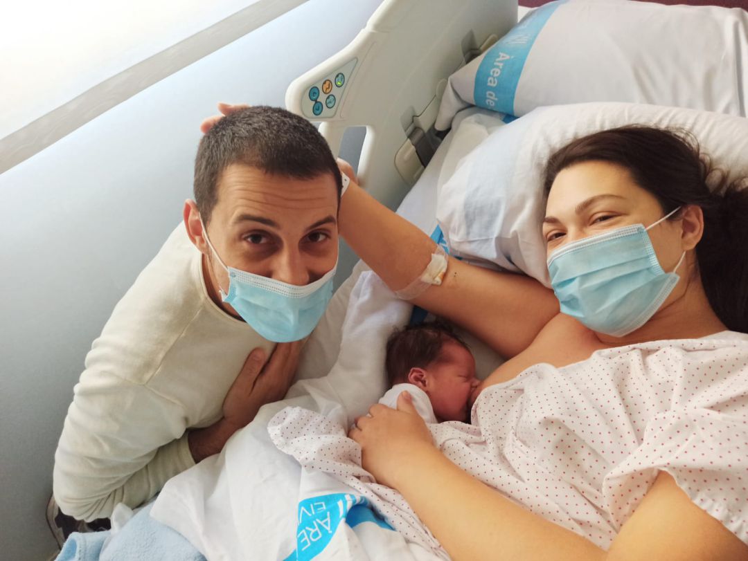 Enea con sus papás Enea con sus papás