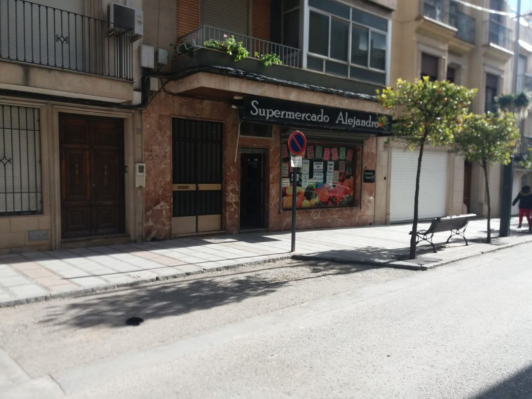 Fachada del establecimiento de Supermercado Alejandro en la calle General Fresneda Fachada del establecimiento de Supermercado Alejandro en la calle General Fresneda