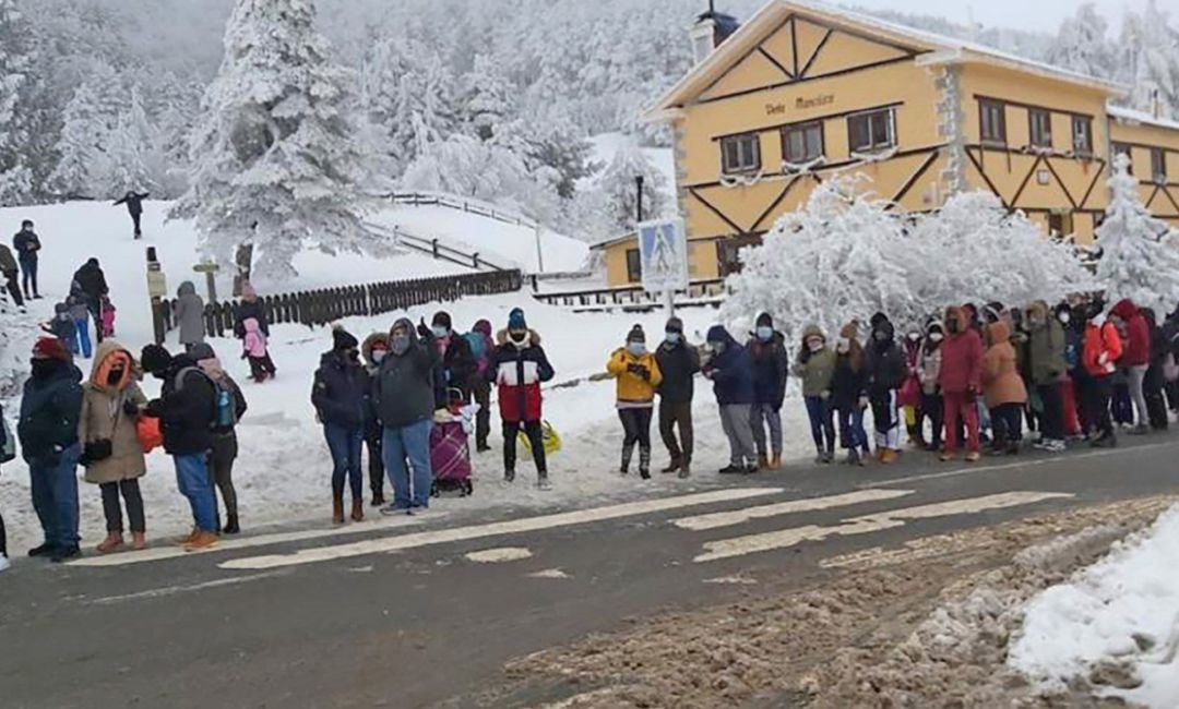 Las personas evacuadas en Navacerrada. Las personas evacuadas en Navacerrada.