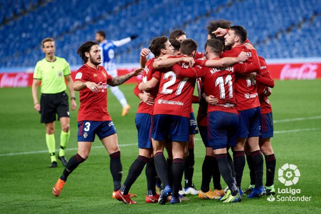 Calleri celebrando su gol junto al resto de los compañeros en Anoeta Calleri celebrando su gol junto al resto de los compañeros en Anoeta