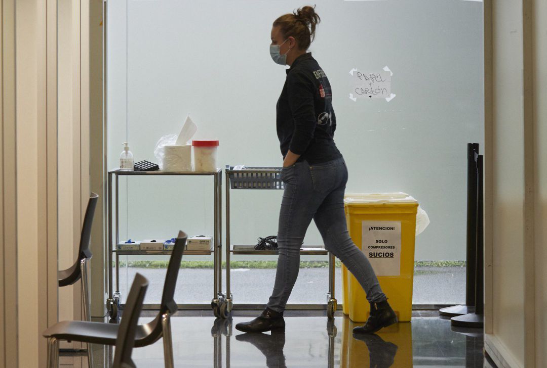Un dispositivo en un centro de Refena para administrar la vacuna contra la COVID-19 a profesionales sociosanitarios, en Pamplona, Navarra (España) Un dispositivo en un centro de Refena para administrar la vacuna contra la COVID-19 a profesionales sociosanitarios, en Pamplona, Navarra (España)