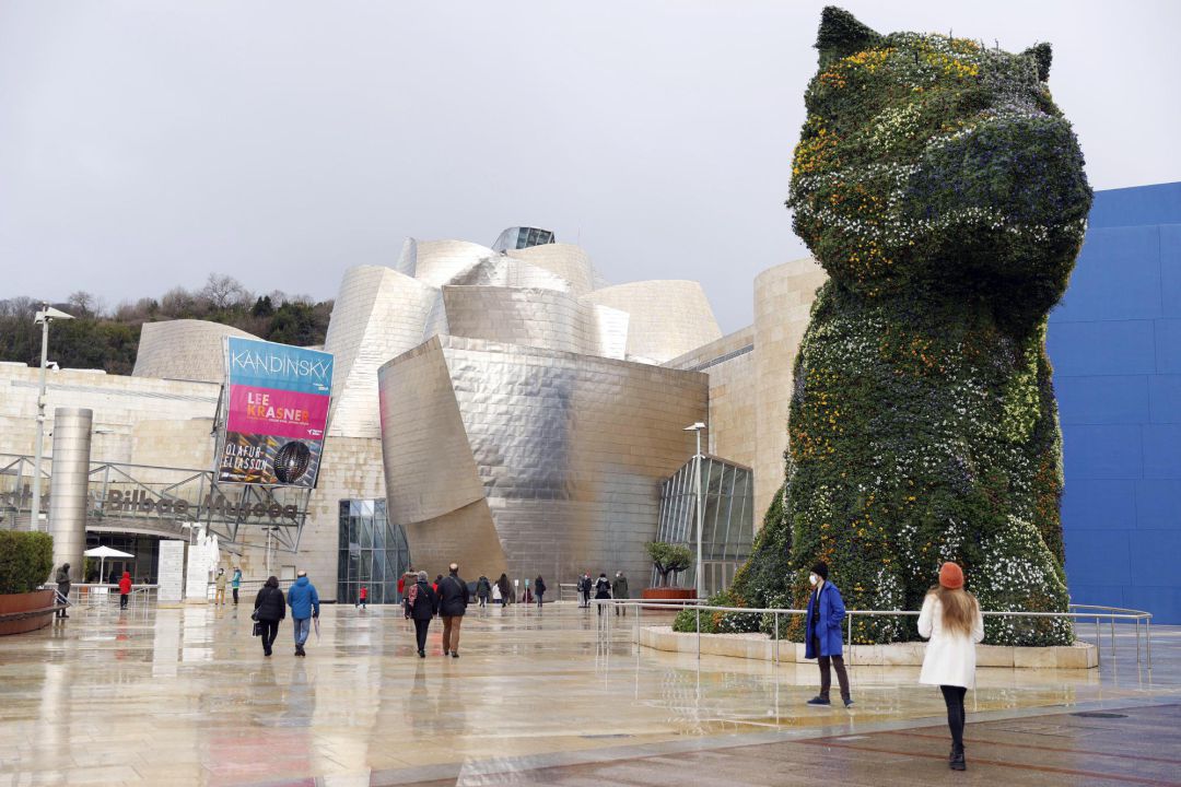 Visitantes en el museo Visitantes en el museo