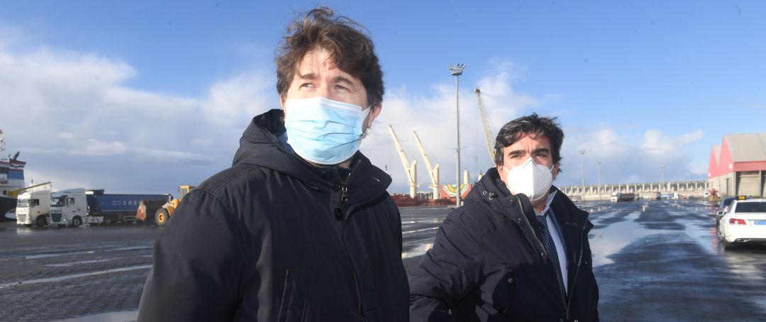 Carlos Calvelo y Martín Fernández Prado en Punta Langosteira Carlos Calvelo y Martín Fernández Prado en Punta Langosteira