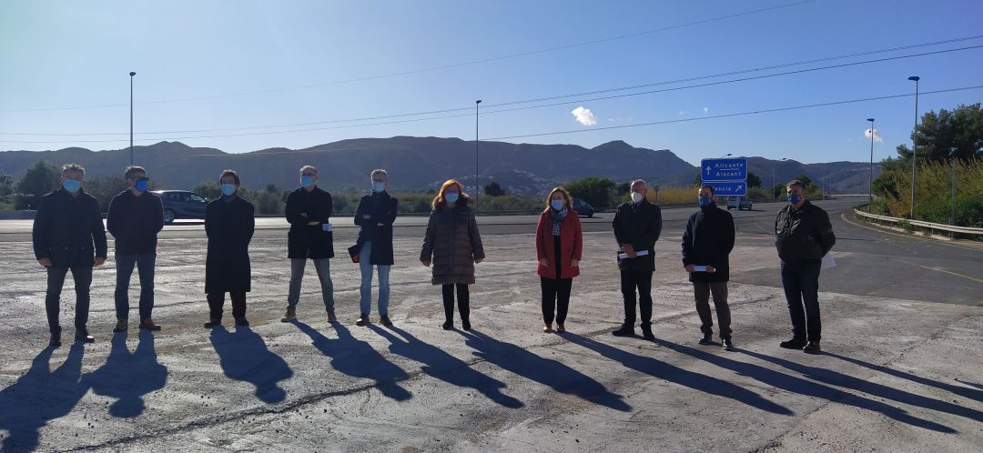Representantes políticos en el acto del primer aniversario de la liberalización de la AP-7. Representantes políticos en el acto del primer aniversario de la liberalización de la AP-7.