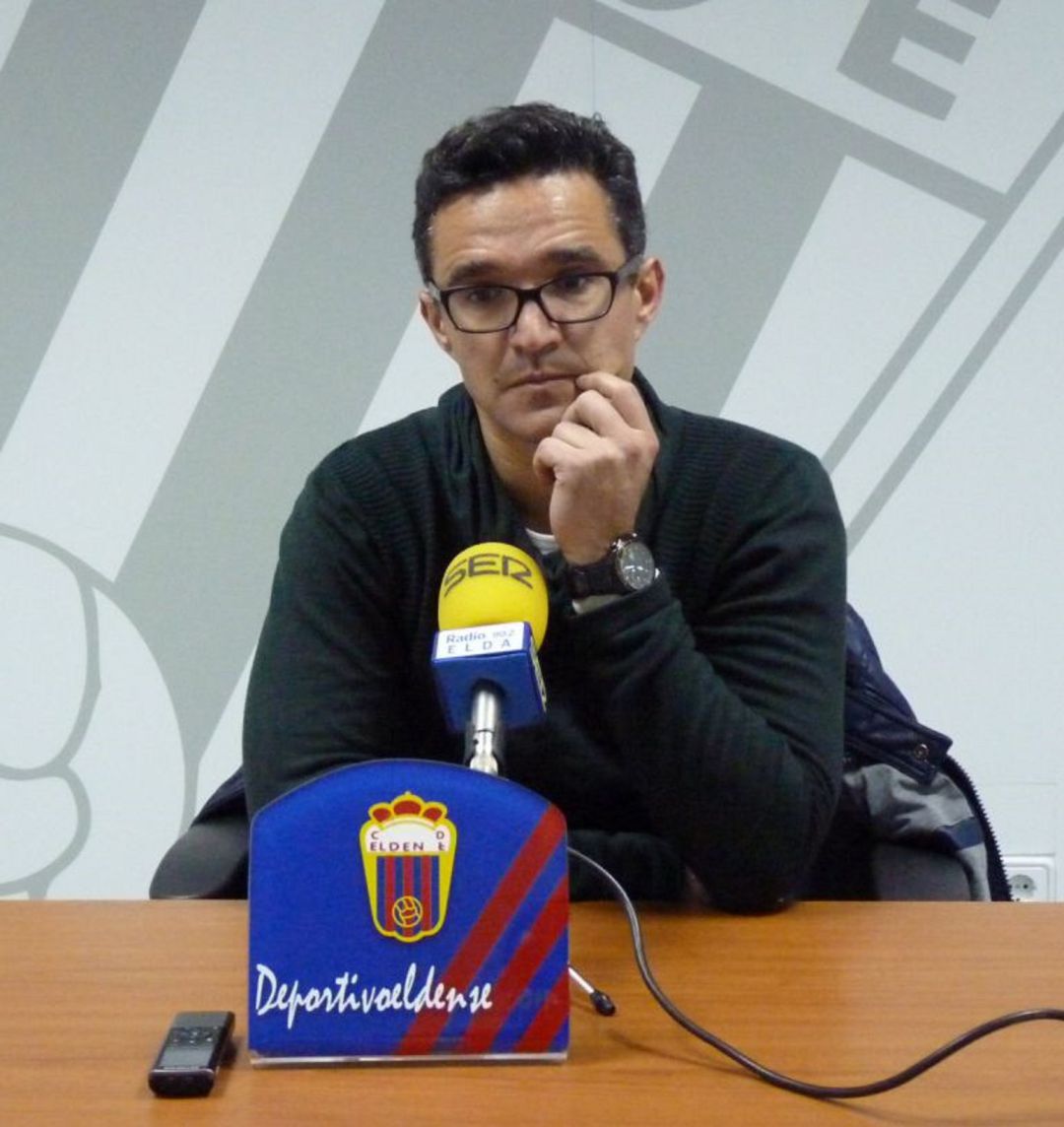 Dani Ponz no está convencido de que se vaya a poder terminar la competición liguera como está previsto Dani Ponz no está convencido de que se vaya a poder terminar la competición liguera como está previsto