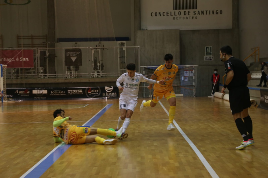 El Santiago Futsal vio como el Benavente le remontaba y ganaba el partido El Santiago Futsal vio como el Benavente le remontaba y ganaba el partido
