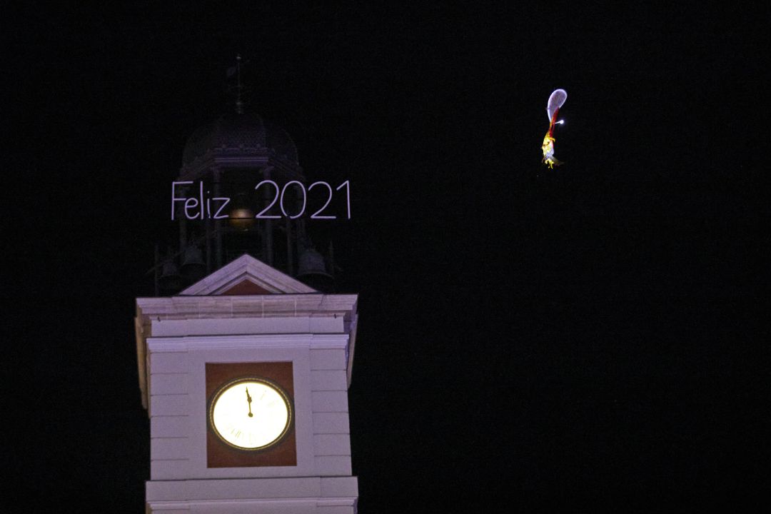Imagen de la Puerta del Sol durante las campanadas Imagen de la Puerta del Sol durante las campanadas
