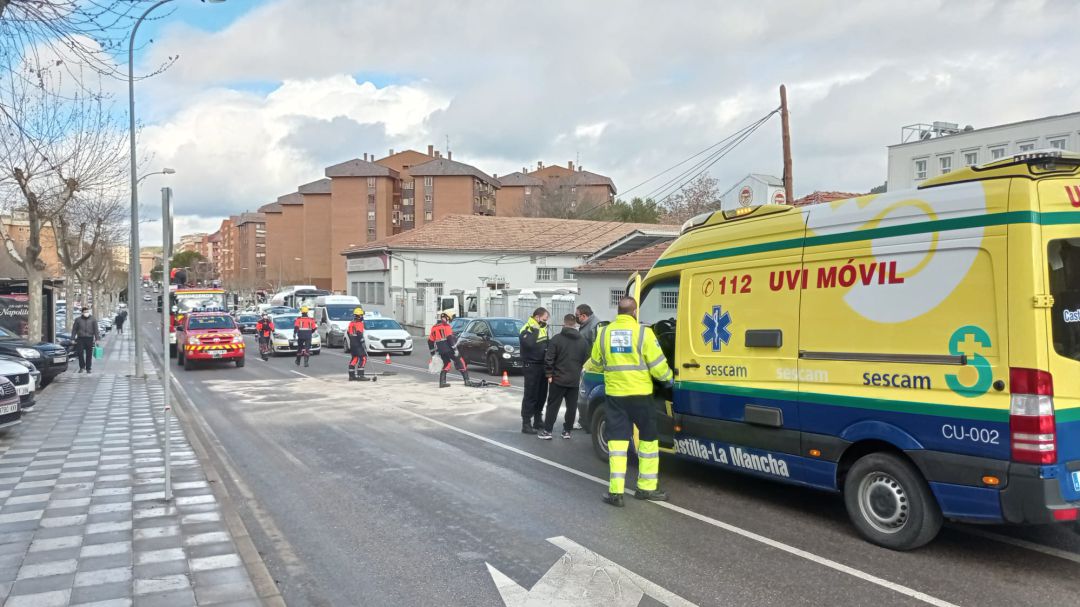 El accidente ha obligado a dar paso alternativo al tráfico en Hermanos Becerril El accidente ha obligado a dar paso alternativo al tráfico en Hermanos Becerril