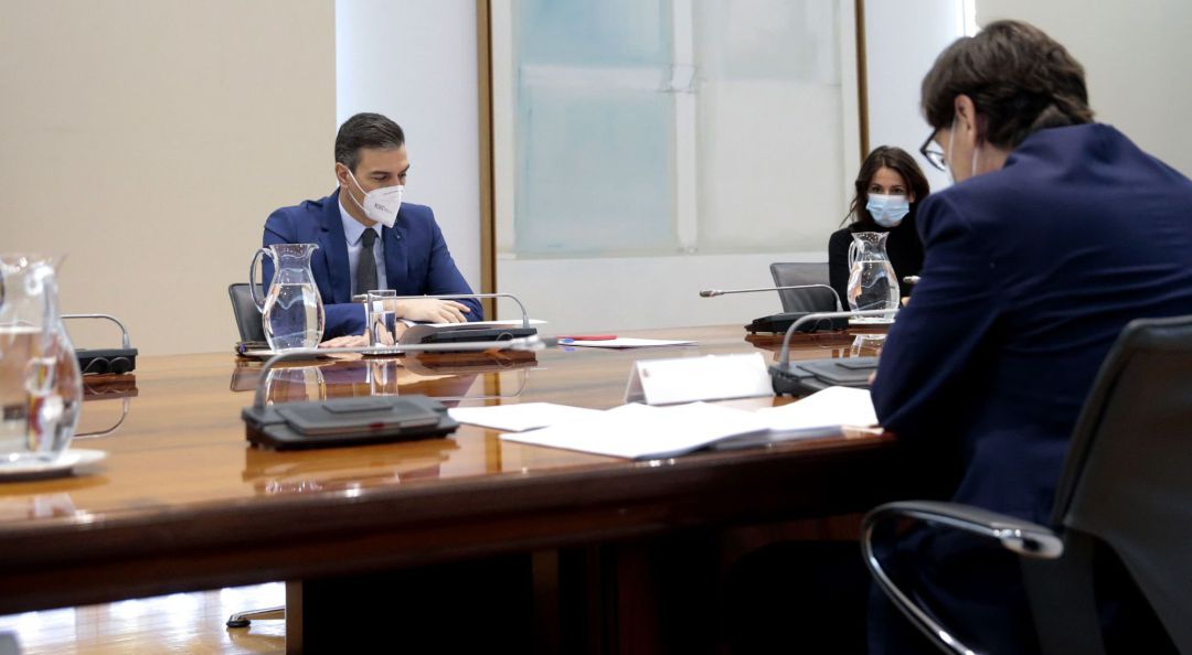 El presidente del Gobierno, Pedro Sánchez, junto con el ministro de Sanidad, Salvador Illa durante el Comité de seguimiento del coronavirus en Madrid este lunes. El presidente del Gobierno, Pedro Sánchez, junto con el ministro de Sanidad, Salvador Illa durante el Comité de seguimiento del coronavirus en Madrid este lunes.