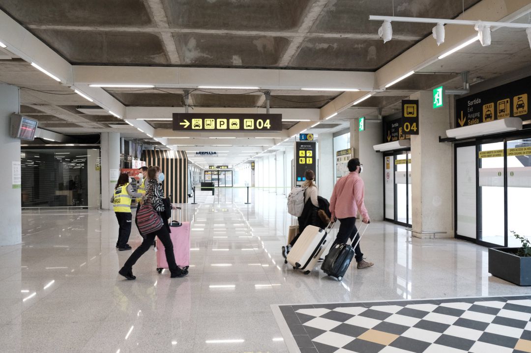 Un dispositivo de controles de PCR en el aeropuerto de Palma de Mallorca (Islas Baleares), a 20 de diciembre de 2020. Un dispositivo de controles de PCR en el aeropuerto de Palma de Mallorca (Islas Baleares), a 20 de diciembre de 2020.