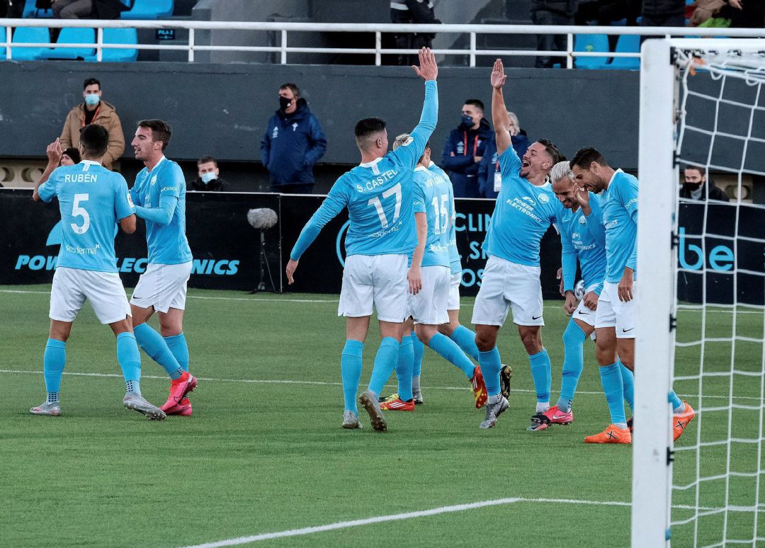 Sergio Castel celebra uno de los cinco goles del Ibiza al Celta Sergio Castel celebra uno de los cinco goles del Ibiza al Celta