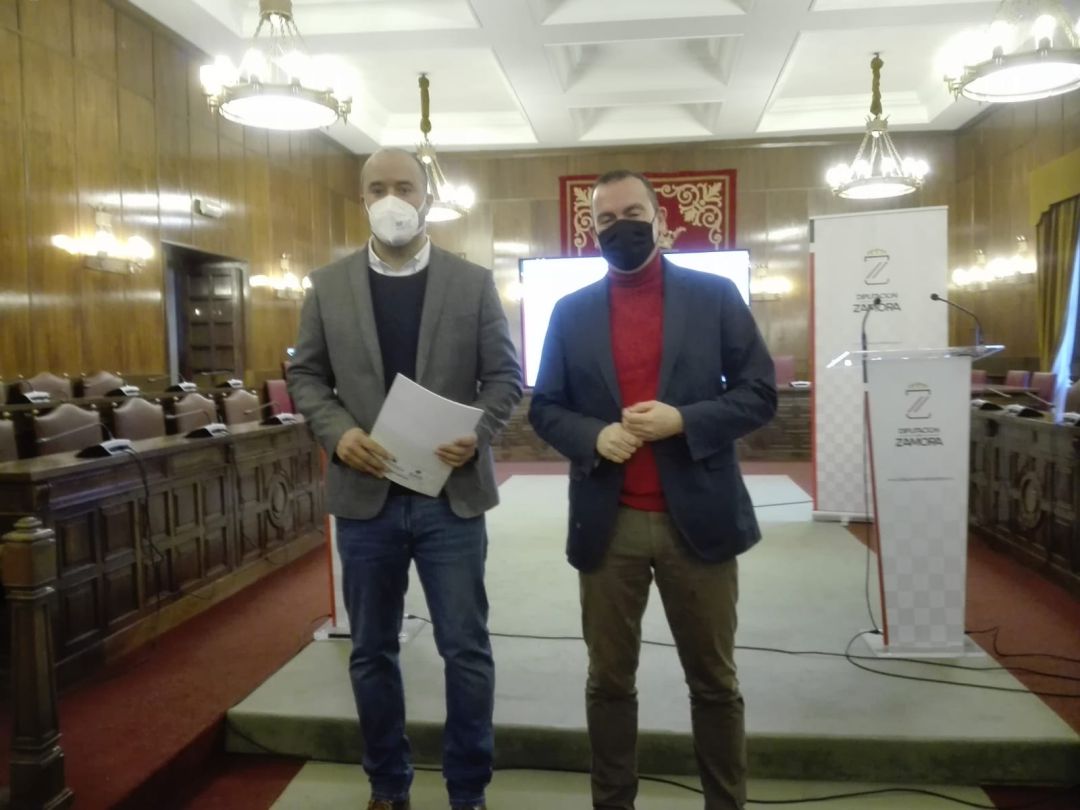 El presidente de la Diputación y el promotor de la Biorrefineria tras anunciar el fin del proceso de compra de los terrenos de Ecobarcia El presidente de la Diputación y el promotor de la Biorrefineria tras anunciar el fin del proceso de compra de los terrenos de Ecobarcia