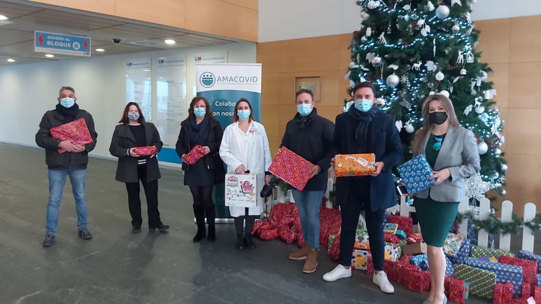 Amacovid hace entrega de regalos al Hospital Infanta Sofía Amacovid hace entrega de regalos al Hospital Infanta Sofía