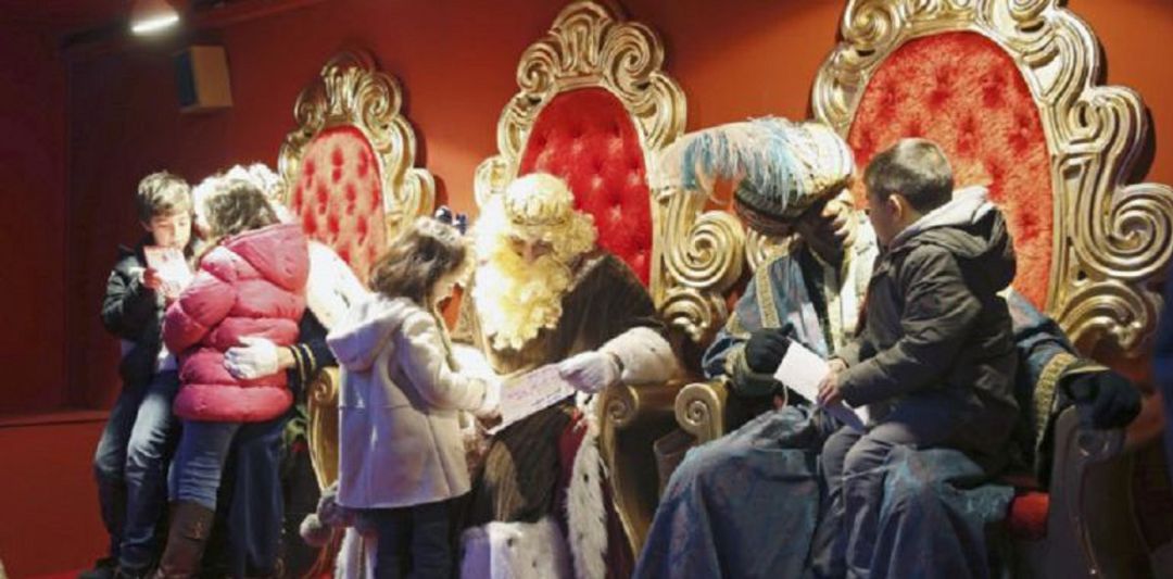 Sus Majestades los Reyes Magos en una recepción Sus Majestades los Reyes Magos en una recepción