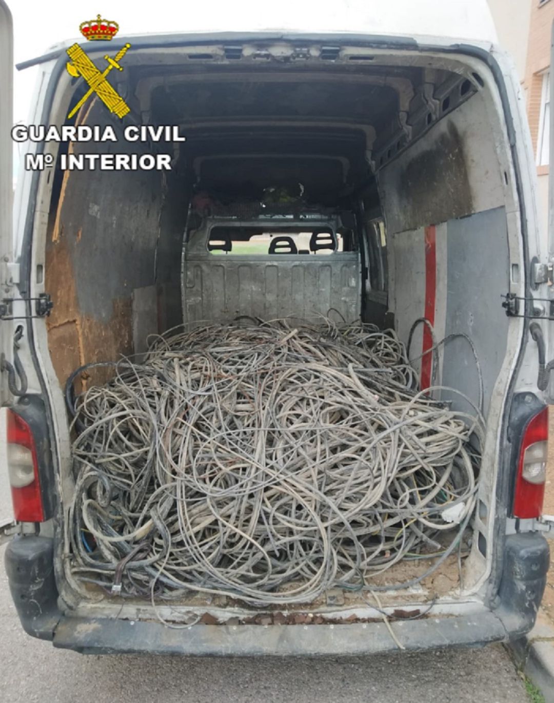Los detenidos habían robado media tonelada de cable de cobre Los detenidos habían robado media tonelada de cable de cobre